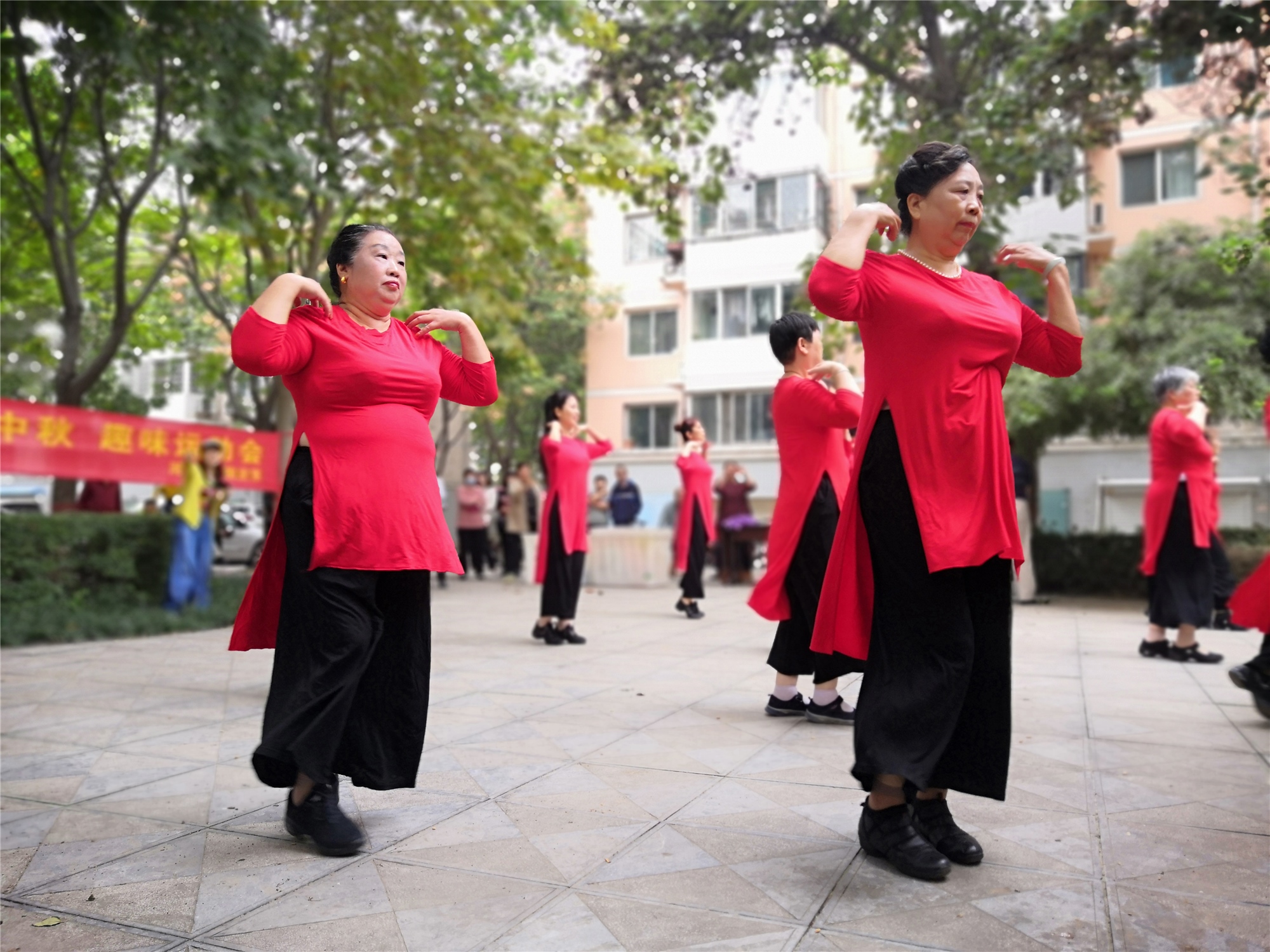 趣味運動會，競技迎雙節(jié)
